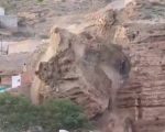 El espectacular vídeo de la caída controlada de parte de una montaña en Guadix